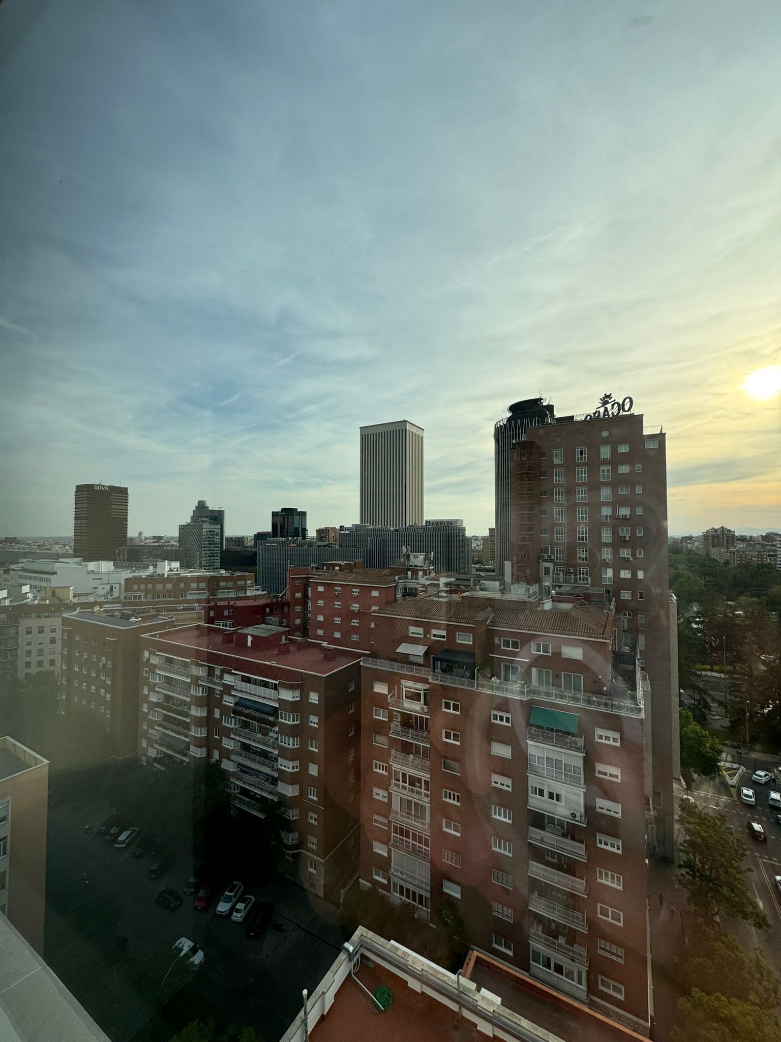Atardecer sobre la Castellana y Torre Picasso